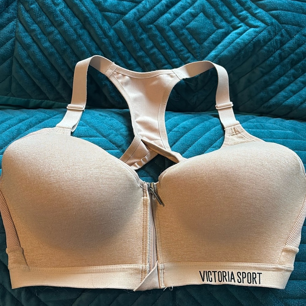 Victoria’s Secret sport front zip bra size 34c